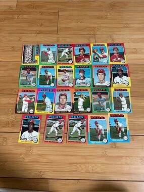 1975 Topps Cincinnati Reds Card Lot (23) w/ Tony Perez #560 HOF Vintage Lot